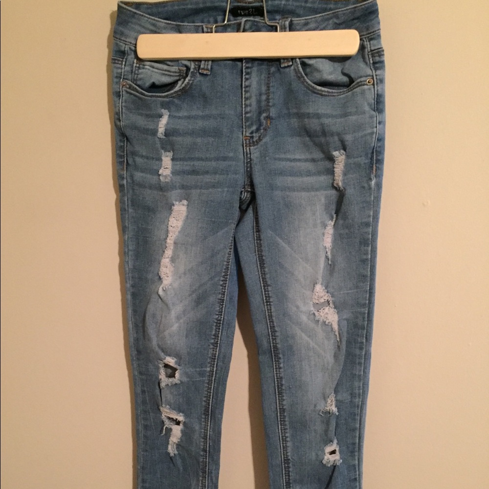 Distressed skinny jeans
